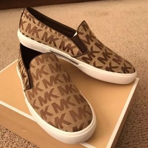 AUTHENTIC MICHAEL KORS  SNEAKERS SIZE 6.5